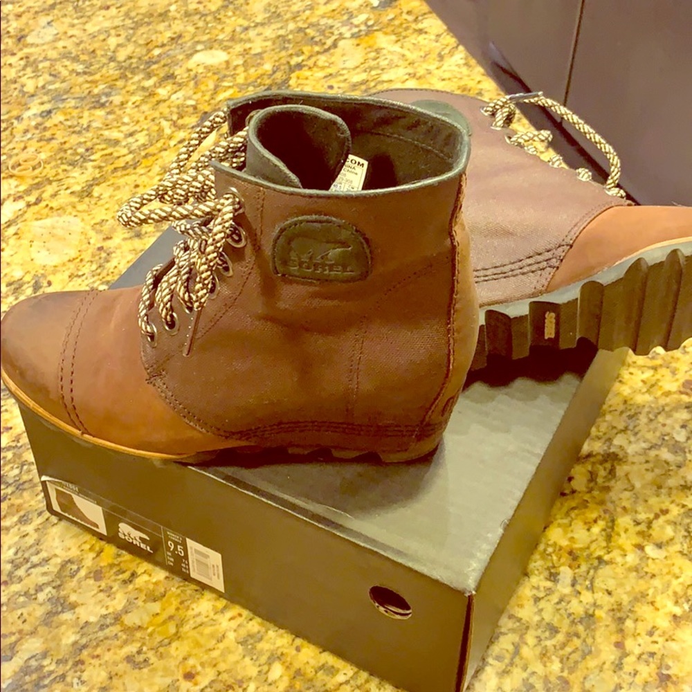 Sorel wedge brown waterproof boots